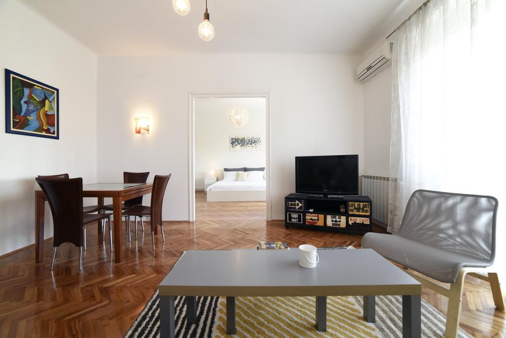 Apartment Sunny ซาเกร็บ ภายนอก รูปภาพ