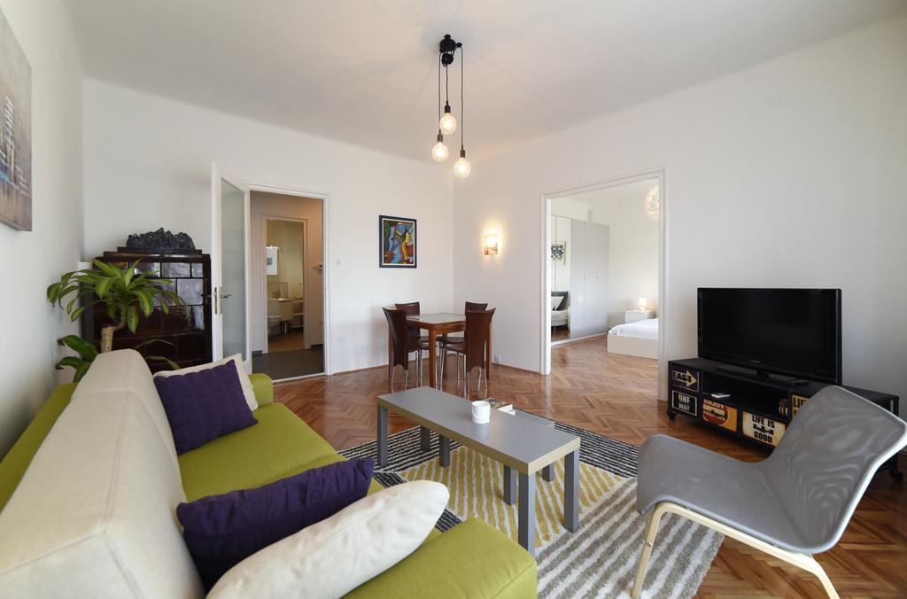 Apartment Sunny ซาเกร็บ ภายนอก รูปภาพ